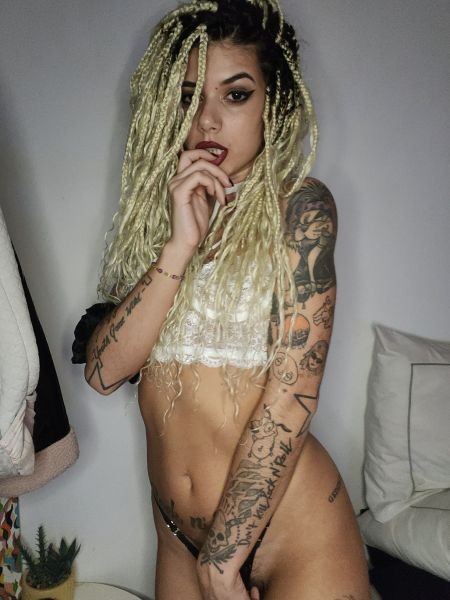 Fantasía virtual 🧁
Contenido explícito 😏
Videollamadas 🥵🥵

👇👇
NO hago encuentros 🙃